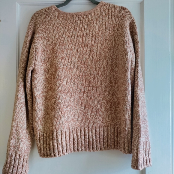 SOLD ❄️3/$15 Vintage Salmon Pink V-neck Sweater - Picture 2 of 2